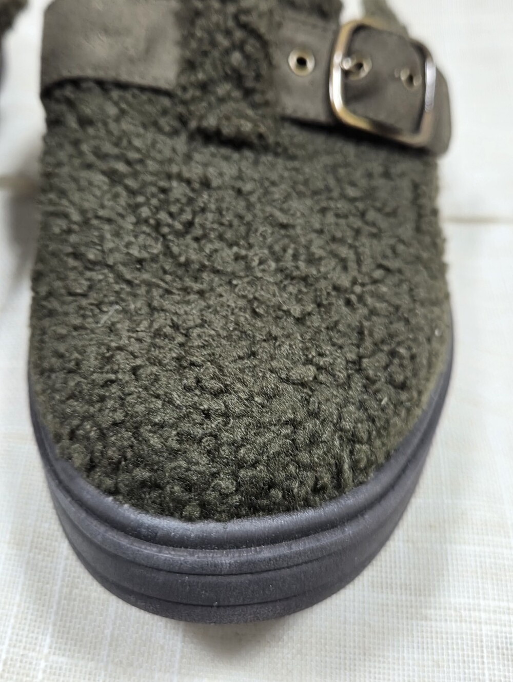 Life Stride Women's Olive Green Faux Shearling Slip-On with Buckle Size 6.5 . - Picture 10 of 12